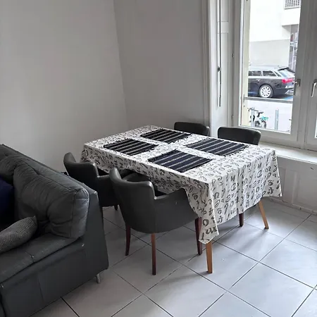 2 Aus41 0f R 8045 S1 Apartment *