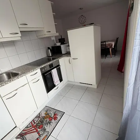Apartment 2 Aus41 0f R 8045 S1 *