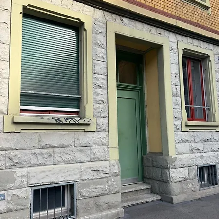 Apartment 2 Aus41 0f R 8045 S1 *