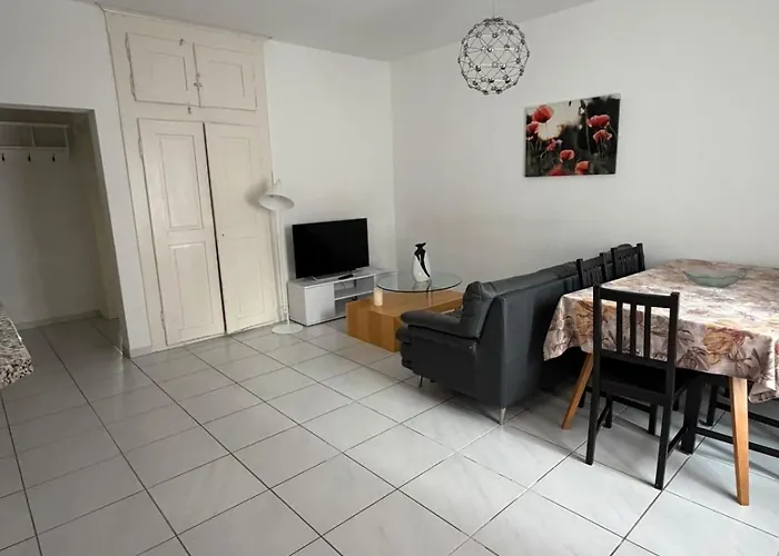 2 Aus41 0f R 8045 S1 Apartment *