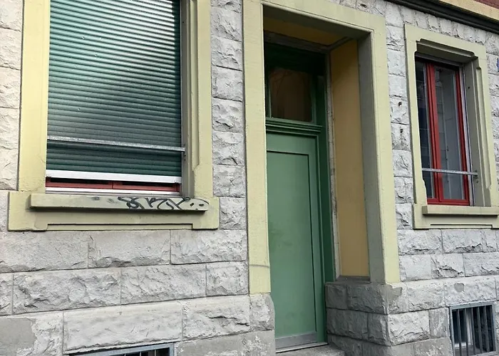 Apartment 2 Aus41 0f R 8045 S1 *